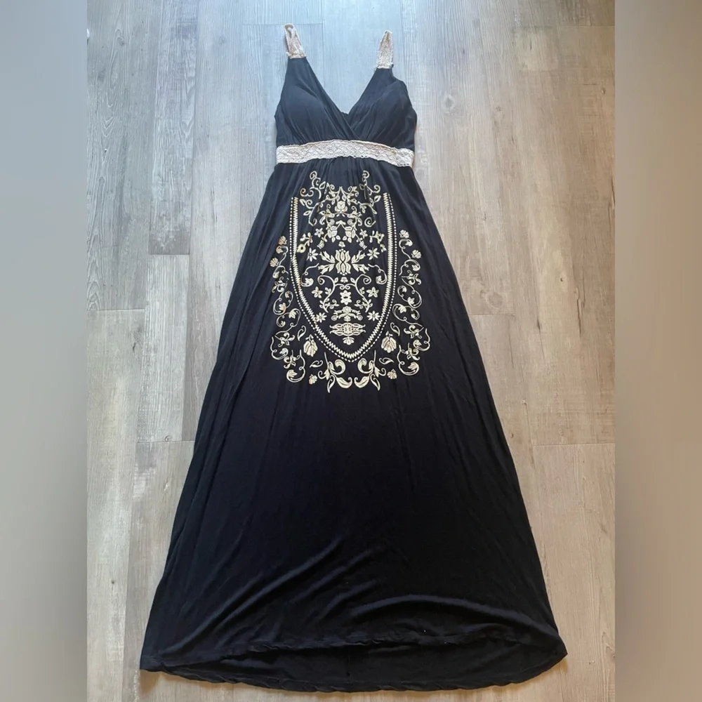 Rue 21 Printed Maxi dress. Size medium - Picture 1 of 11